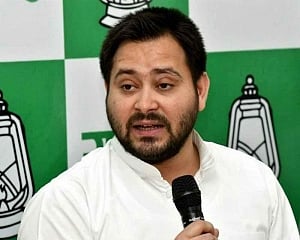Tejashwi leads opposition parties dharma in support of agitating farmers