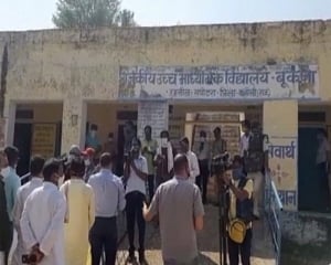 Temple priest murder: Raj Guv speaks to CM as thousands protest