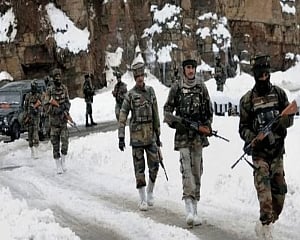 Tension mounts in Ladakh as China brings in more troops; India maintains aggressive posturing