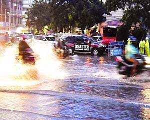 THINKING URBAN FLOODING THROUGH HISTORY