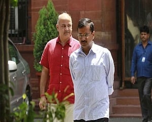 Top scorers of Delhi govt schools in class 12 board meet Kejriwal, Sisodia