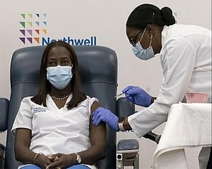 US COVID-19 deaths top 300,000 just as vaccinations begin