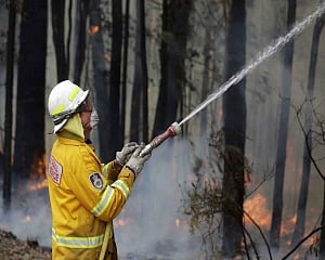 US sends more firefighters to help battle Australia blazes