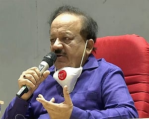 Vardhan appeals all states, UTs to ban sale of smokeless tobacco products, spitting in public