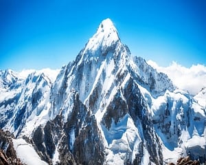 1 Swiss, 1 American die on Everest in year's 1st casualties