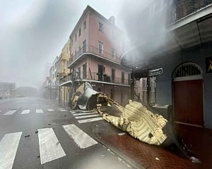 1st death from Hurricane Ida, power out across New Orleans in US