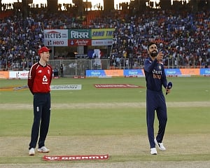2nd T20I: India choose to bowl