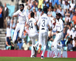 4th Test: India keeps England in check with two wickets in first session