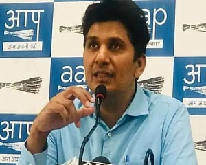 AAP youth wing members reach Delhi BJP chief's residence to cut water supply, detained