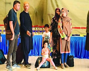Af returnees get polio shots on arrival in India