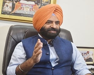 Akali leader Sirsa urges Govt to mark Gurupurab by repealing contentious farm laws