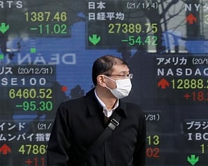 Asian shares advance as investors await US growth data