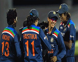 Australia recover to post 264/9 against India in 3rd WODI