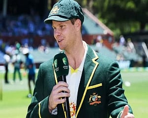 Back in charge, Smith wins toss and bats against England