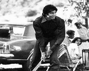Big B shares throwback cricket pic from 'Mr. Natwarlal' shoot