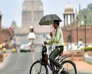 Delhi: Max temp likely to settle at 37 Deg C, light rain predicted