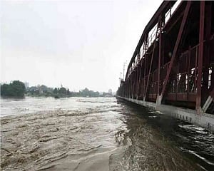 Delhi: Water level in Yamuna rises again; over 100 families moved to safer areas