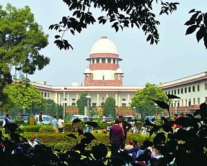 Delhi Govt moves SC against power to L-G
