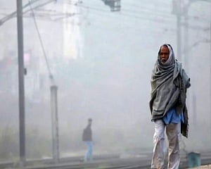 Delhi's minimum temperature dips to 9.6 deg C