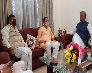 Dhami pays courtesy calls on former Uttarakhand CMs