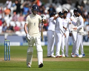 England reach 119/2 at lunch, lead India by 24 runs