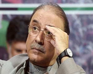 Ex-Pak prez Zardari admitted to hospital after feeling unwell: Reports