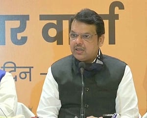 Fadnavis asks Mah CM to resolve MSRTC financial crisis