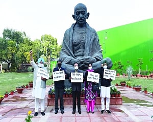 Farmers’ protest rocks Parliament