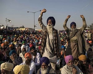Farmers block highway; demand release of protesters, withdrawal of sedition charges