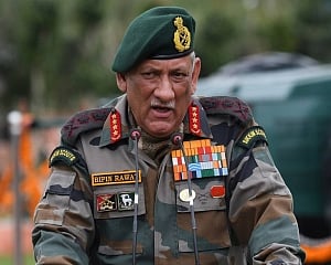 Gen Rawat visits forward posts along LAC with China in central sector