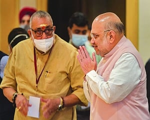 Govt to intensify anti-Naxal ops, choke flow of funds