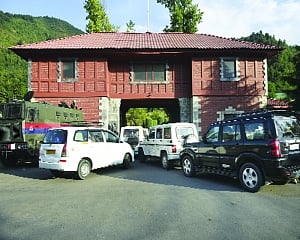 Gupkar parties tread own path on delimitation: NC meets panel, PDP rebuffs