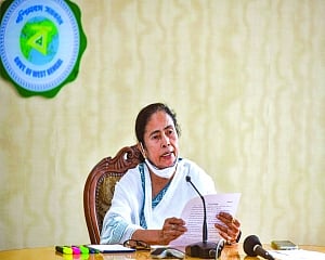 Guv corrupt, named in hawala scam: Mamata