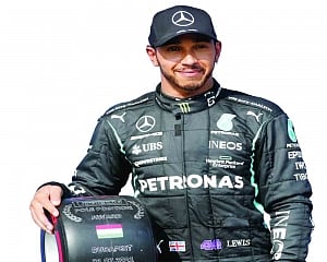 Hamilton takes Hungary pole
