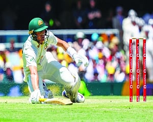 Head, Warner help Australia  grab 196-run lead in Ashes opener