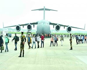 India flies 392 more to freedom