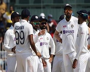 India inch towards series-levelling win, Eng 116-7 at lunch