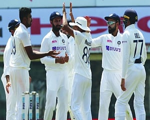 India need 381 to win