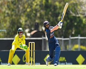 India's batting struggles continue as visitors end up with 225/8
