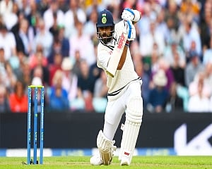 India struggle to 54/3 at lunch on day one