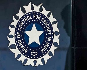 Indian team frets on Gill injury, BCCI yet to confirm its nature