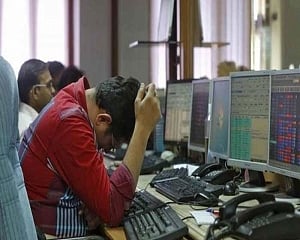 Investors' wealth tumbles over Rs 4.54 lakh cr as markets crash