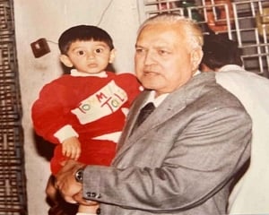 Kartik Aaryan mourns demise of maternal grandfather