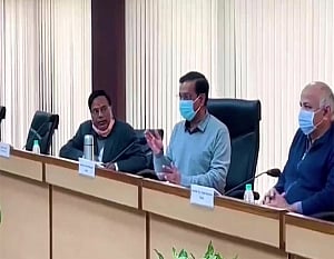 Kejriwal holds meet on Covid situation, directs officials to complete preparations to tackle surge