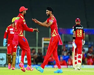 KL, Brar sink RCB