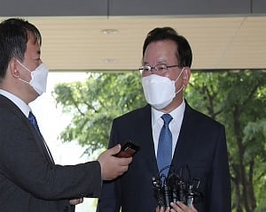 Korea PM apologises for virus surge on destroyer
