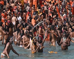 Kumbh Mela: Thousands take dip in Ganga on Shahi Snan amid rising COVID cases