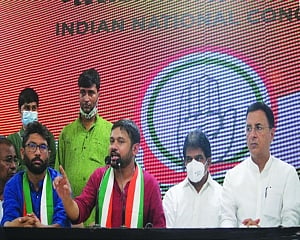 Leftist Kanhaiya turns  right to embrace Cong