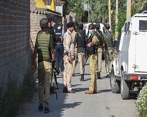 LeT commander, Pak accomplice killed in encounter in Srinagar