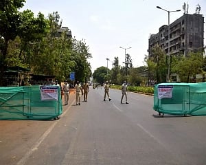 Maha: Streets, markets deserted as 1st weekend lockdown comes into force